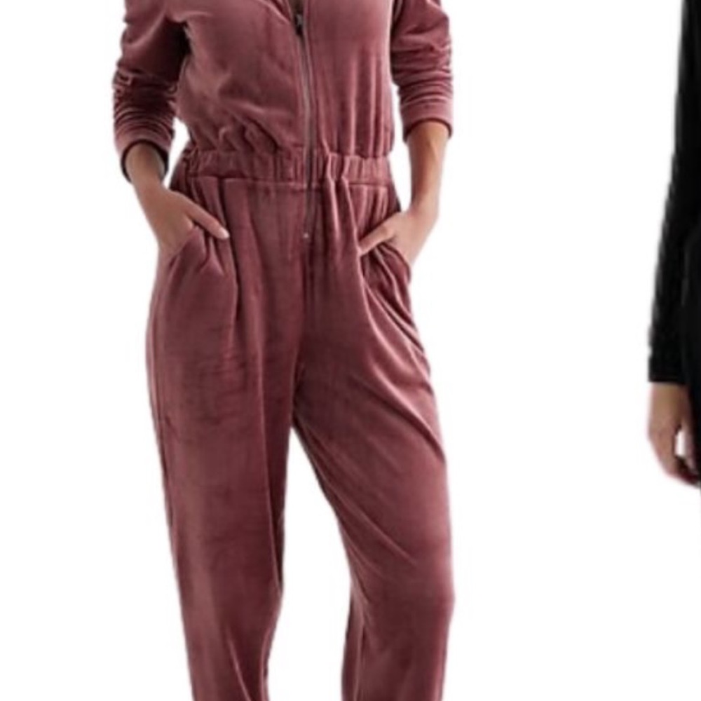 Express Pink Jumpsuit with Collared Neckline and Relaxed Fit